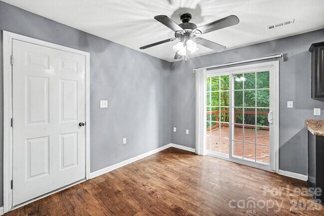 Building Photo - 4937 Broad Leaf Ct