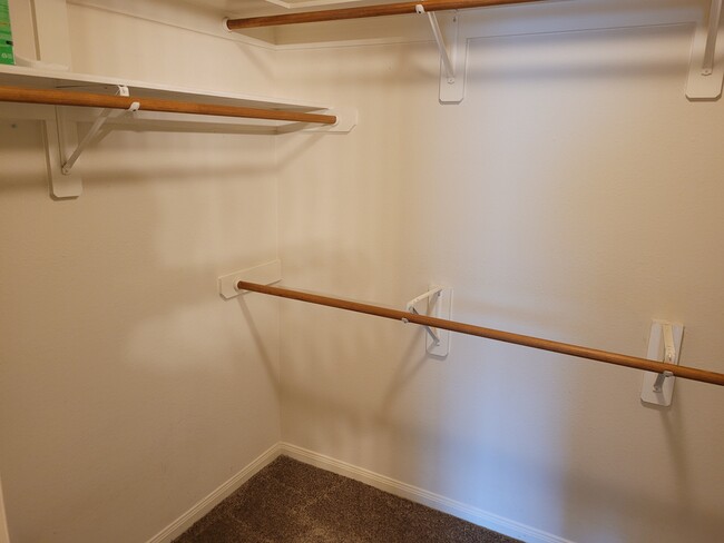 Principal Walking Closet - 78 Cornflower Dr