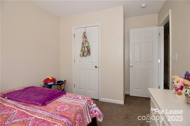 Building Photo - 137 Lynch Cir