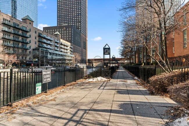 Building Photo - 424 E North Water St