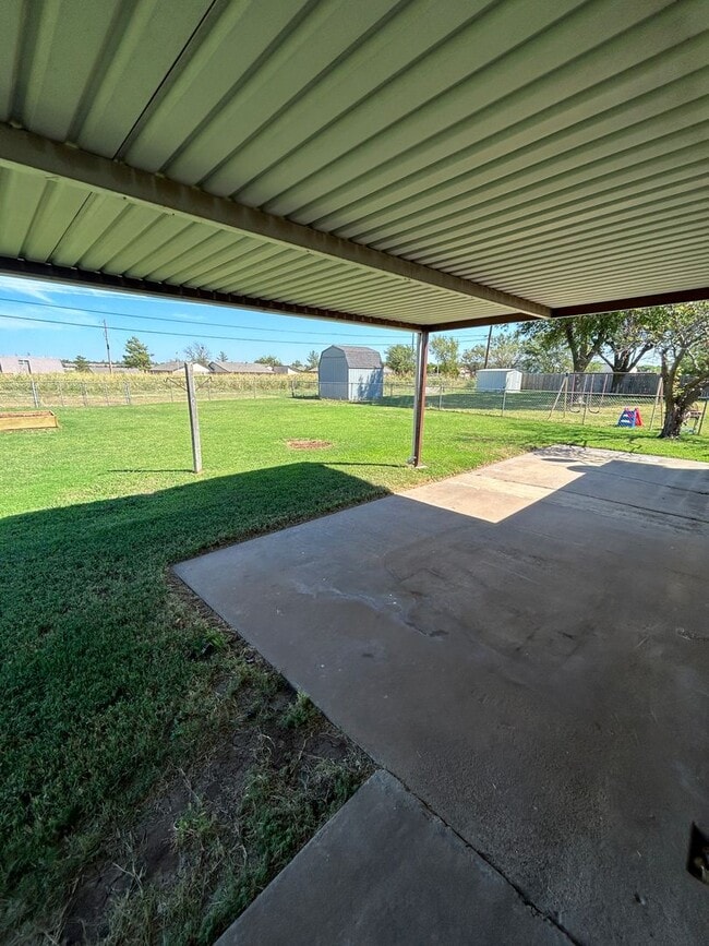 Building Photo - 3-bedroom, 1.5-bath in the MacArthur Schoo...
