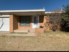 Building Photo - 1303 E 52nd St