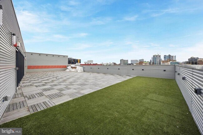 Building Photo - 4240 Chestnut St