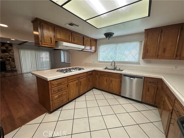 Building Photo - 9388 Valley View St