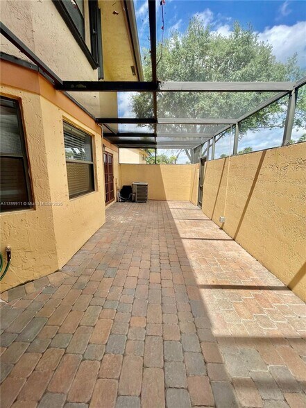 Building Photo - 11325 SW 9th Ct