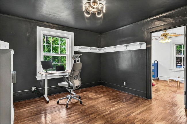 Building Photo - Move In Ready! 5 bedroom 3.5 bath near Was...