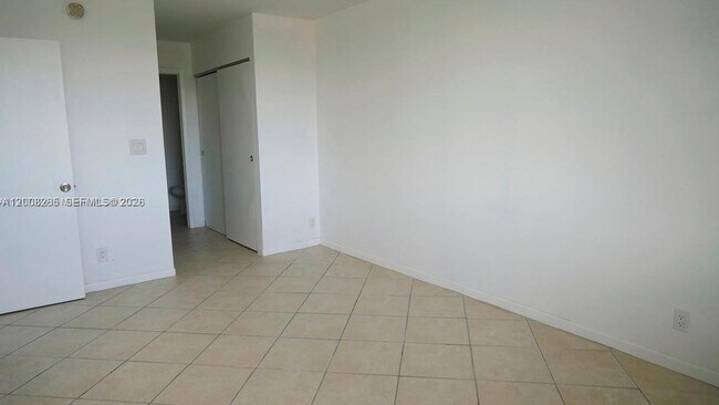 Building Photo - 2771 Riverside Dr