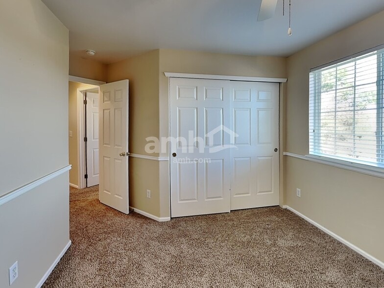 Building Photo - 494 Stetson Ct