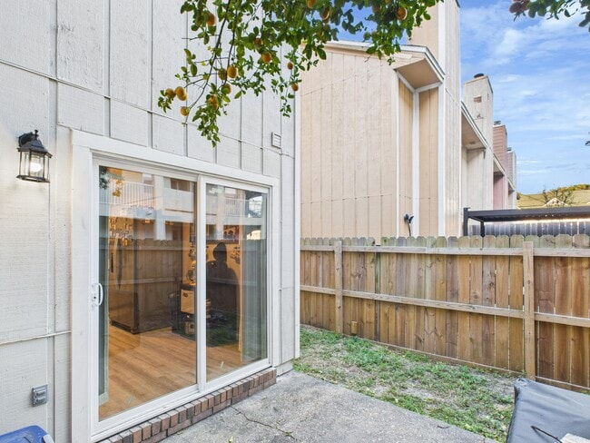 Building Photo - 309 Olympia Ct