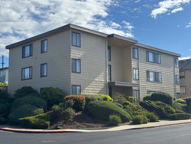 Building Photo - 1056 Grand-102