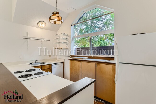 Building Photo - Spacious 1-Bedroom Plus Bonus Room in Forest Grove! BEST PRICE $1,650!!!