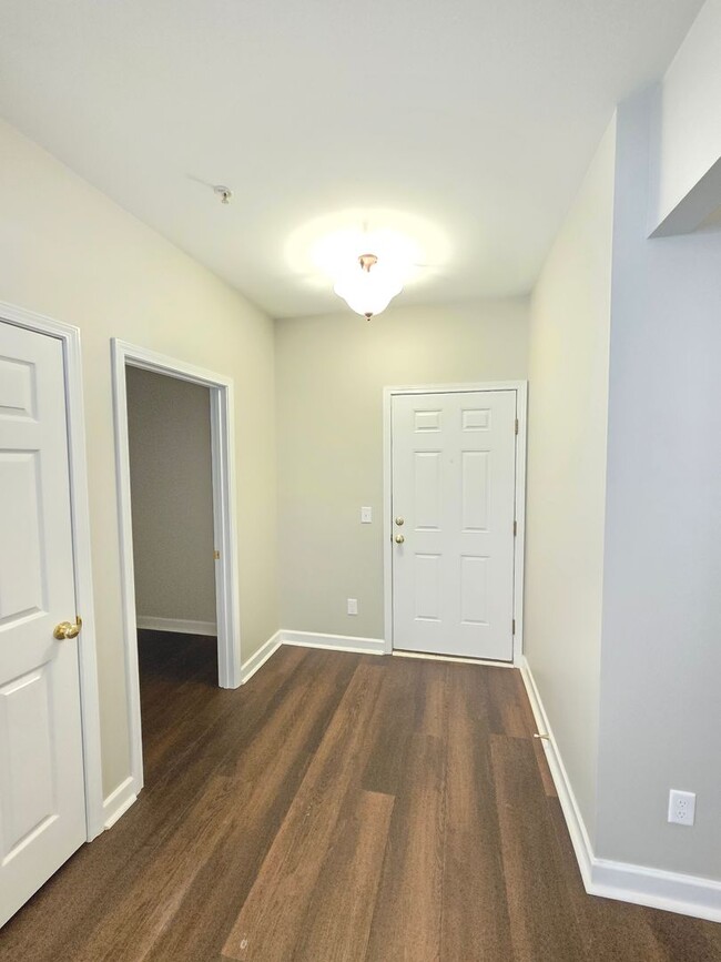 Building Photo - Cape Cottages Condos - 3BD/2BA - Less than...