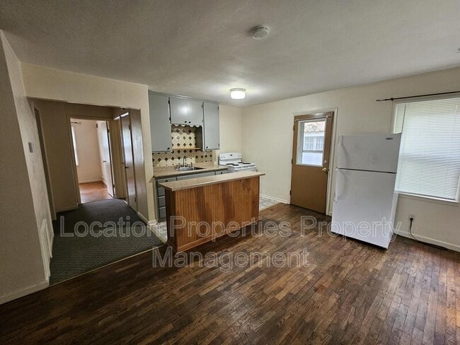 Building Photo - 1016 Maine St