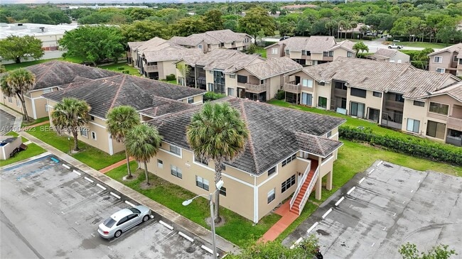 Building Photo - 9964 Twin Lakes Dr