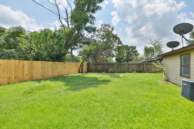 Building Photo - 17518 Bullis Gap Dr