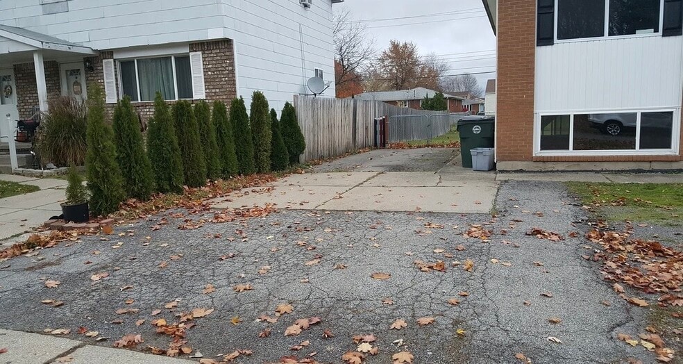 Building Photo - 235 Argus Dr