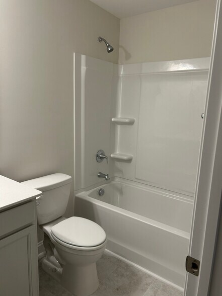 Building Photo - 2032 Secluded Dell Rd