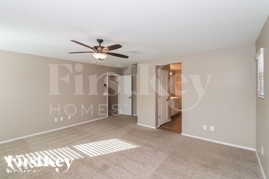 Building Photo - 5115 E Greenway St