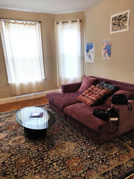 Building Photo - 42 Putnam Ave