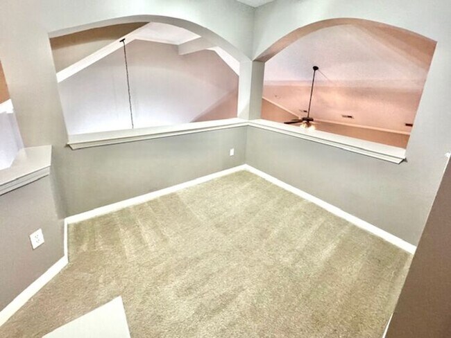 Building Photo - Spacious 3-bedroom. 2.5 bath in Cordova with 2 loft spaces.