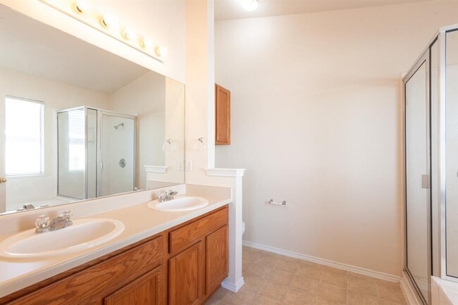 Building Photo - 494 Sampson