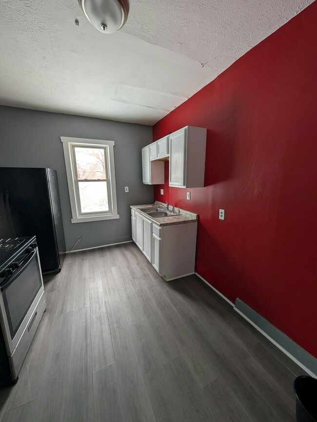 Building Photo - 3326 W 73rd St