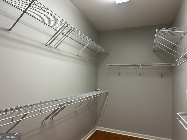 Building Photo - 669 Maple Grove Way