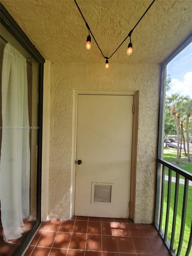 Building Photo - 10451 W Broward Blvd