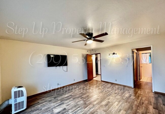 Building Photo - Spacious 3 Bedroom, 2.5 Bath Home in Myers Hill!