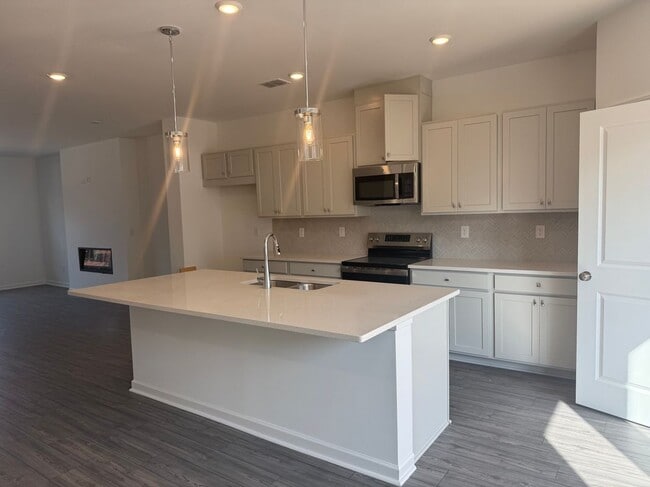 Building Photo - 6204 Kenbrook Dr