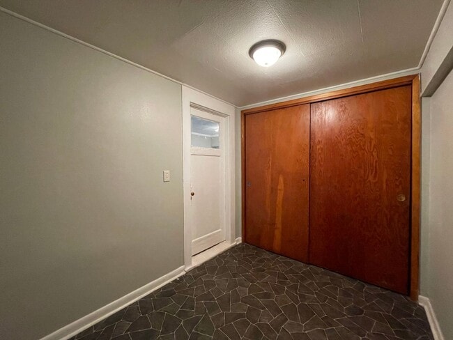 Building Photo - Cozy Three Bedroom in the Heart of Minot