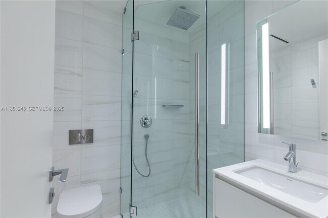 Building Photo - 300 Biscayne Blvd Way