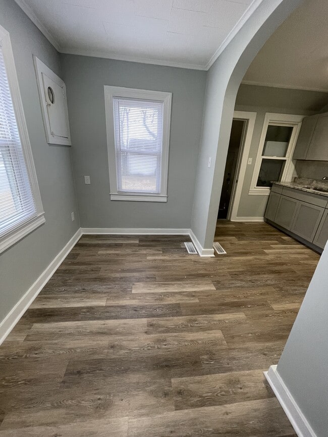 Building Photo - 311 Marshall St