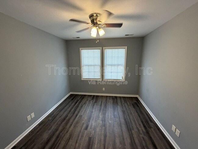 Building Photo - 700 Pinehaven Dr