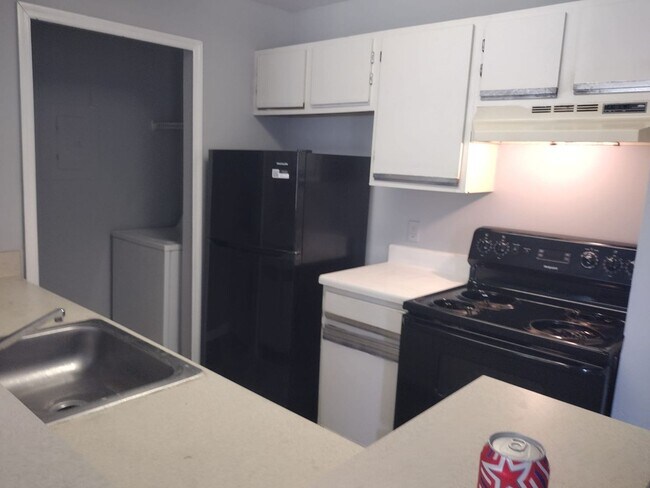 Building Photo - 6178 Westgate Dr