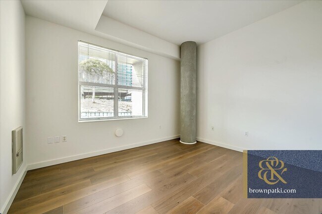 Building Photo - 303 Bryant St