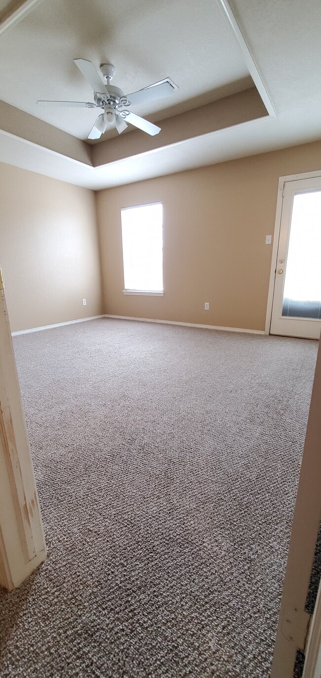 Building Photo - 5600 Elmwood Pl