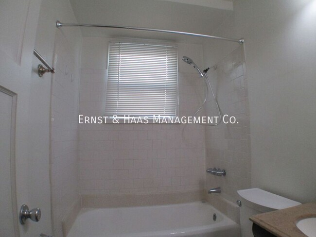 Building Photo - Lovely 1 Bedroom Apartment in Prime Bixby ...