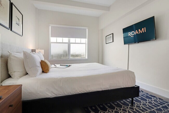 Building Photo - 1300 Collins Ave