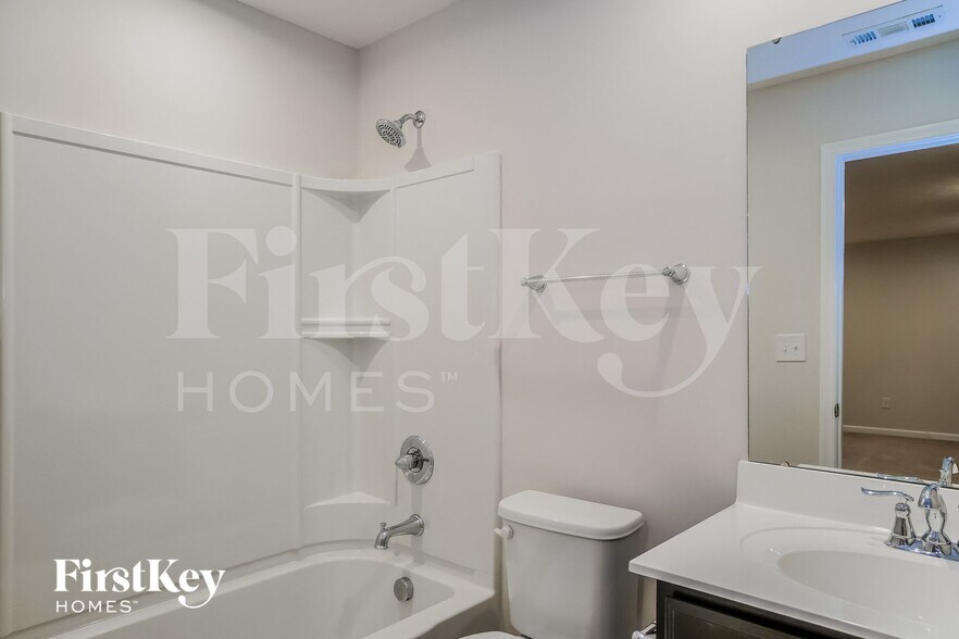 Building Photo - 717 Wallace Dr