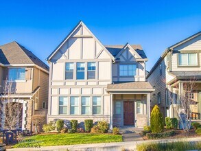 Building Photo - Charming Tudor-Style 4BR / 2.5BA Bethany Home Across from Bethany Creek Park