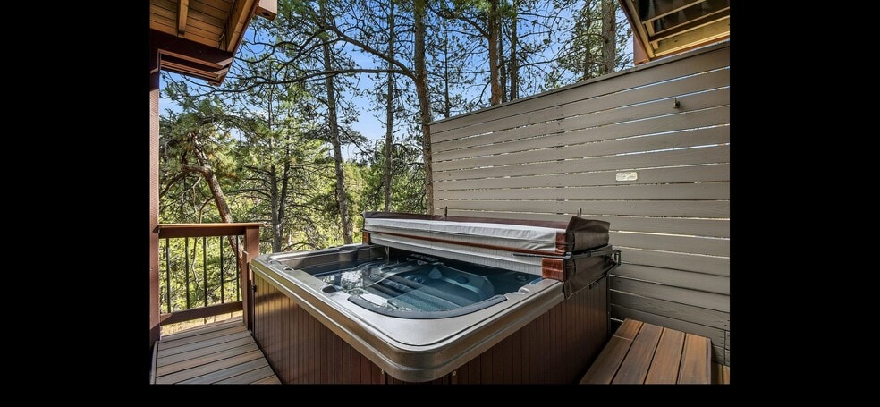 Building Photo - 2074 Foothills Dr S