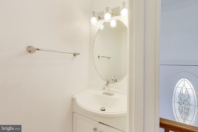 Building Photo - 16 Orchard Dr