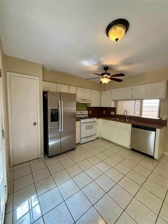 Building Photo - 10805 Lanshire Dr