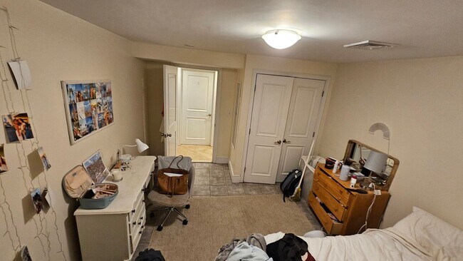 Building Photo - Prime BC Location, Recently Renovated, Cen...