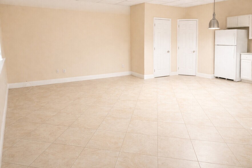 Living Room open to kitchen area - 1507 Meetinghouse Rd