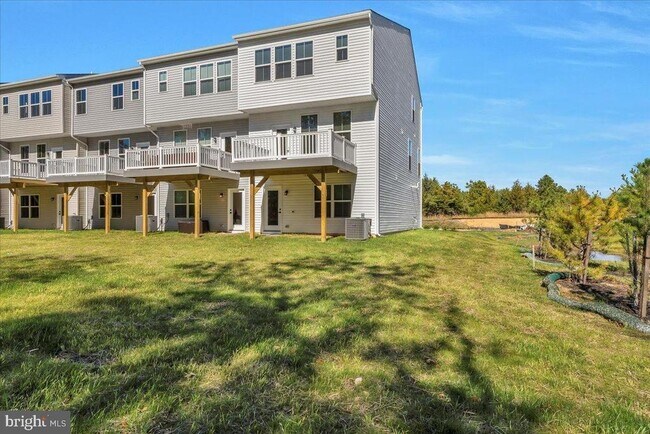 Building Photo - 76 SAND HILLS Dr