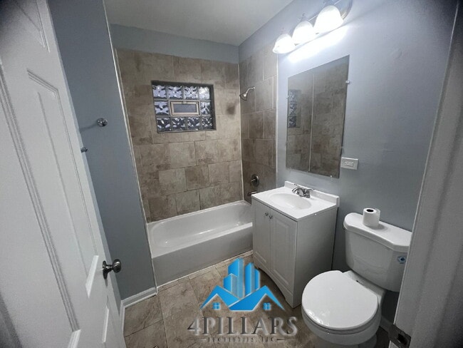 Building Photo - 403 Kenwood St