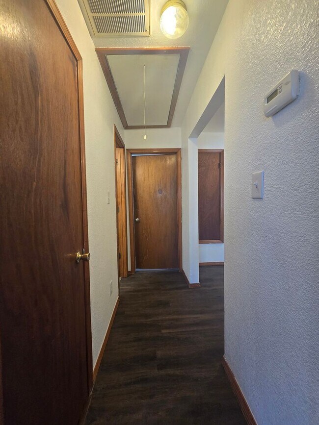 Building Photo - 3 Bed 2 Bath at Shawnee