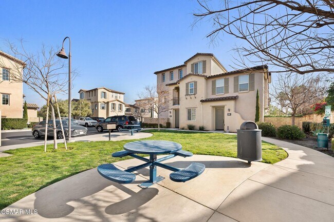 Building Photo - 425 Stratus Ln